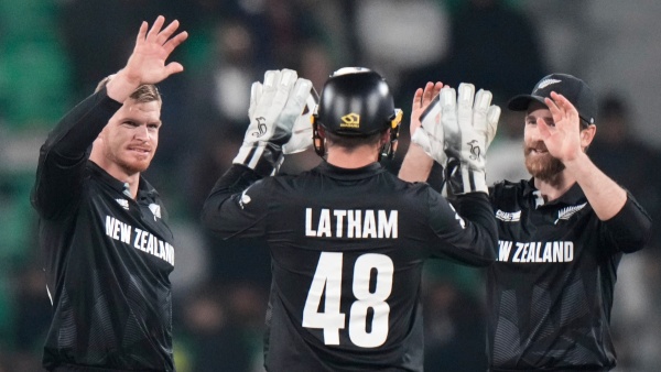 SA vs NZ Mitchell Santner 3 wickets helps New Zealand Beat South Africa in CT 2025 Semifinal SA vs NZ Mitchell Santner 3 wickets helps New Zealand Beat South Africa in CT 2025 Semifinal