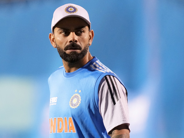 Kohli wife anushka and brother vikas reach Dubai for kohli 300 ODI ind vs nz champions trophy 2025