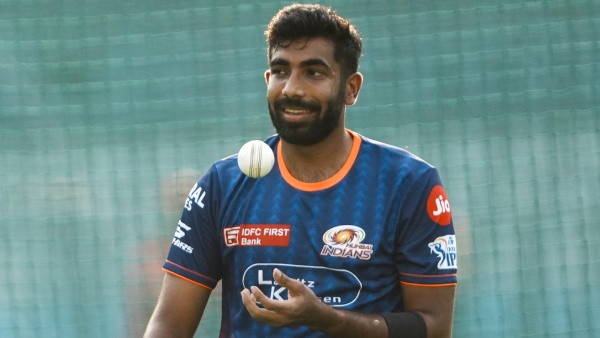 fans are worried about Bumrah s fitness after Kieron Pollard Lifted him in Welcome Gesture