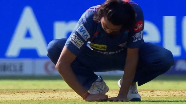 Digvesh Rathi does notebook celebration after Ryan Rickelton wicket in MI vs LSG IPL 2025 Match