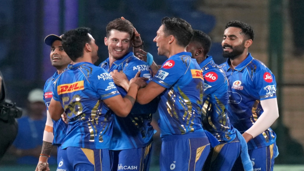 DC VS MI IPL 2025 Mumbai indians scripted history in defending 200 plus scores in IPL for 15 times