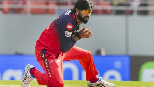 PBKS vs RCB Krunal Pandya s Stunning Catch to Dismiss Shreyas Iyer Goes Viral PBKS vs RCB Krunal Pandya s Stunning Catch to Dismiss Shreyas Iyer Goes Viral