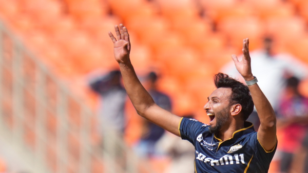 GT VS DC IPL 2025 Prasidh Krishna took 4 wickets conceded 41 runs against delhi capitals