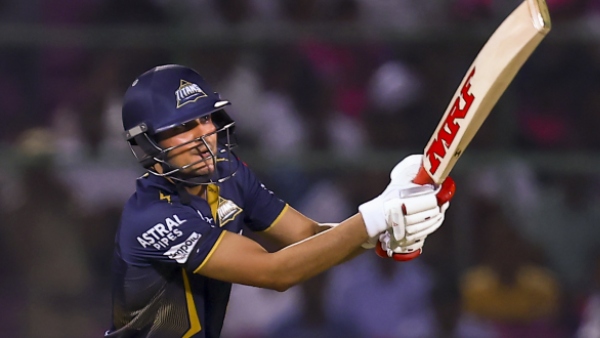 MI vs GT Shubman Gill Argues With Umpires Over Rain Dispute During IPL 2025 Thriller