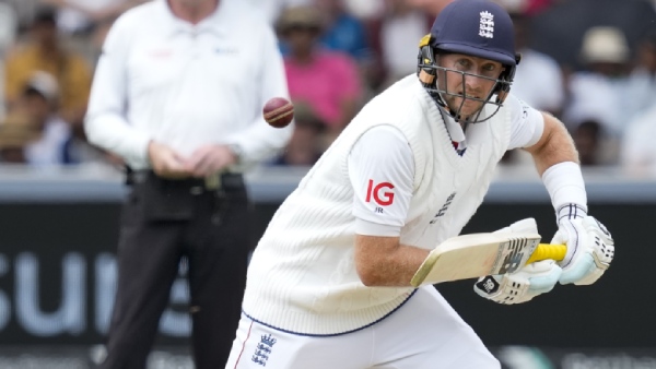 Joe Root Nears 1000 Runs at Old Trafford Big Threat to India in 4th Test