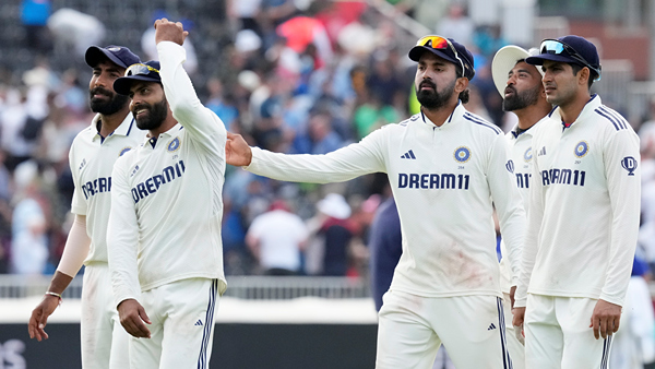 IND vs ENG Shubman Gill Ignores KL Rahul s DRS Advice Wasting India s Review on Joe Root