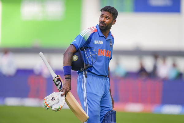 Hardik Pandya Suffers Unfortunate Run-Out in India s Asia Cup 2025 Clash Against Oman