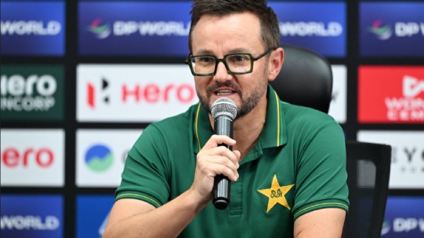 India vs Pakistan Handshake Controversy Erupts as Pakistan Coach Mike Hesson Slams Indian Players