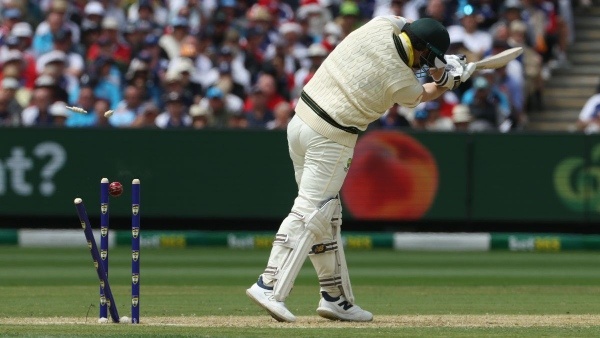 Ashes Australia Take Narrow Lead as 20 Wickets Tumble on Day One of Boxing Day Test Against England