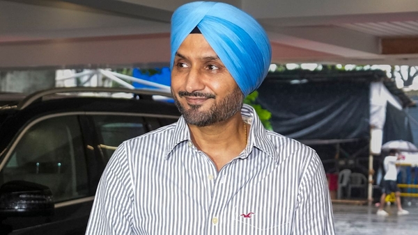 Harbhajan Singh Questions India s Selection for Not Giving Chances to Shami and Varun Chakravarthy