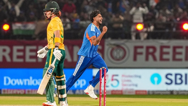 IND vs SA 3rd T20I South Africa Bowled Out for 117 as Kuldeep Varun Arshdeep and Harshit Rana Take Two Wickets Each