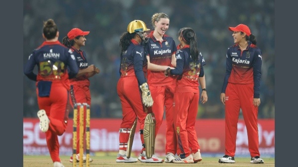 Dropped Catches Hurt RCB as Sajana-Carey Stand Lifts Mumbai Indians to 154 6 in WPL 2026 Clash
