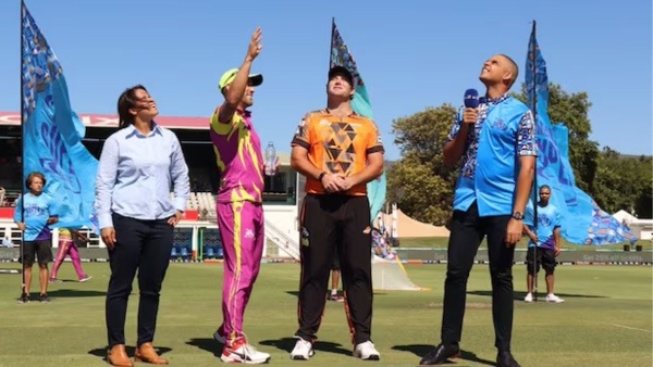 Faf Du Plessis Lying In Bed With My Sister Remark Leaves Match Presenter In Splits video