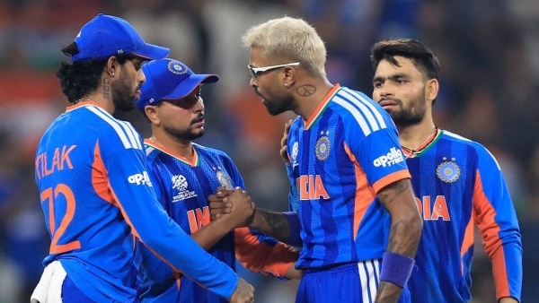 IND vs PAK Angry Hardik Pandya Lashes Out at Kuldeep Yadav and Ishan Kishan After Dropped Catches IND vs PAK Angry Hardik Pandya Lashes Out at Kuldeep Yadav and Ishan Kishan After Dropped Catches