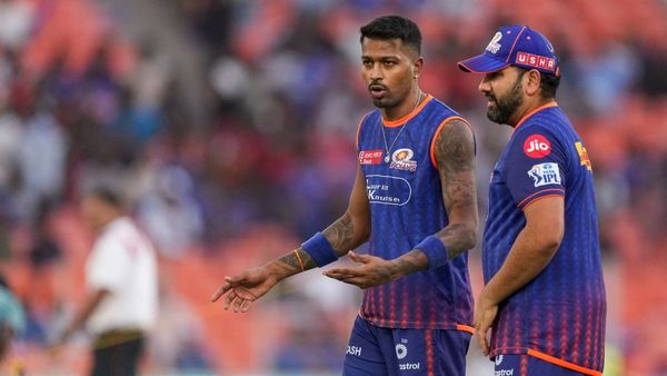 It s Fake Mumbai Indians Issue Sharp Two-Word Response to Hardik Pandya vs Rohit Sharma Rumors