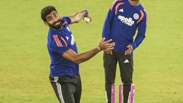 Jasprit Bumrah Joins Mumbai Indians Squad for IPL 2026 MI vs KKR Playing Update Details