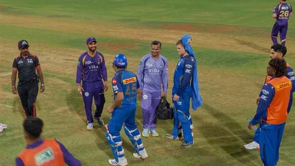 Rohit Sharma Teases Ajinkya Rahane with Funny Dance Moves as KKR Captain Limps Off with Cramps in IPL 2026 Clash Video
