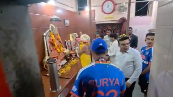 Team India Celebrates T20 World Cup Victory at Hanuman Temple Captain Suryakumar Yadav Visits Team India Celebrates T20 World Cup Victory at Hanuman Temple Captain Suryakumar Yadav Visits