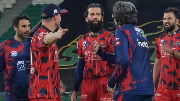 PSL 2026 David Warner and Moeen Ali Involved in Heated On-Field Spat Despite the win Video Goes Viral PSL 2026 David Warner and Moeen Ali Involved in Heated On-Field Spat Despite the win Video Goes Viral
