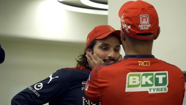 Rajat Patidar Breaks Down After RCB Loss to GT Dinesh Karthik Consoles Crying Captain Video Viral Rajat Patidar Breaks Down After RCB Loss to GT Dinesh Karthik Consoles Crying Captain Video Viral