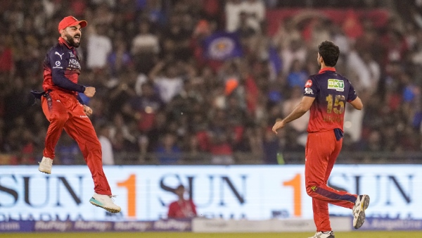 RCB vs MI IPL 2026 Bhuvneshwar Kumar Shines with 4 Wickets Mumbai Sets 167 Target for RCB