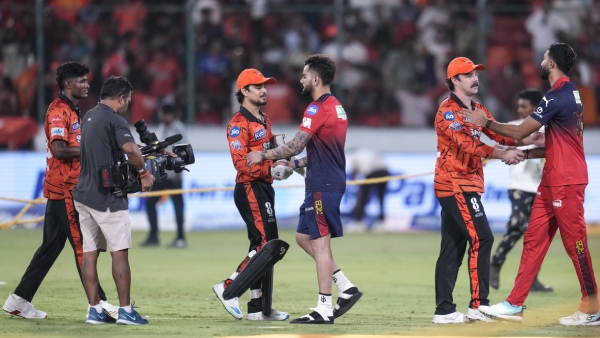 Virat Kohli Ignores Travis Head Handshake After SRH vs RCB IPL 2026 Match Video Goes Viral