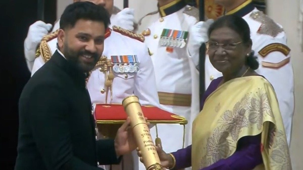 Rohit Sharma Receives Prestigious Padma Shri Award from President Droupadi Murmu Rohit Sharma Receives Prestigious Padma Shri Award from President Droupadi Murmu