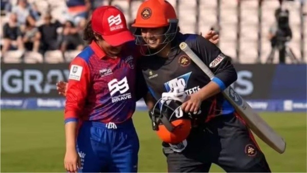 Jemimah Rodrigues Trolled for Hugging Pakistan s Fatima Sana During The Hundred Video Goes Viral Jemimah Rodrigues Trolled for Hugging Pakistan s Fatima Sana During The Hundred Video Goes Viral