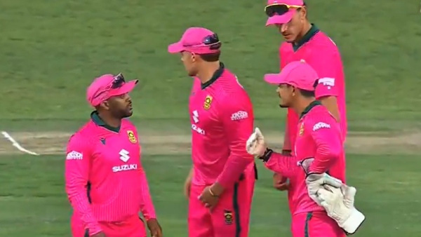 Viral Video Quinton de Kock Temba Bavuma Clash Over DRS Decision in 2nd ODI Full Details Here