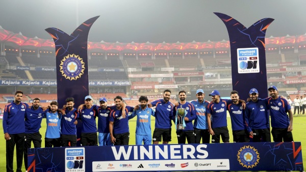 IND vs WI Shubman Gill Hands Trophy to Debutants Following MS Dhoni Legacy Video Goes Viral