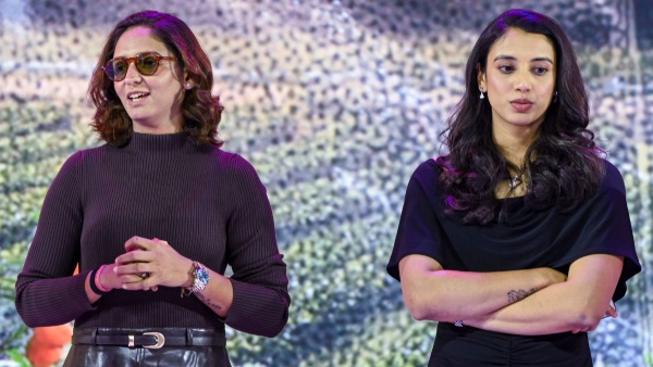 Smriti Mandhana and Harmanpreet Kaur Not Seeing Eye to Eye Division in India Dressing Room Report Smriti Mandhana and Harmanpreet Kaur Not Seeing Eye to Eye Division in India Dressing Room Report