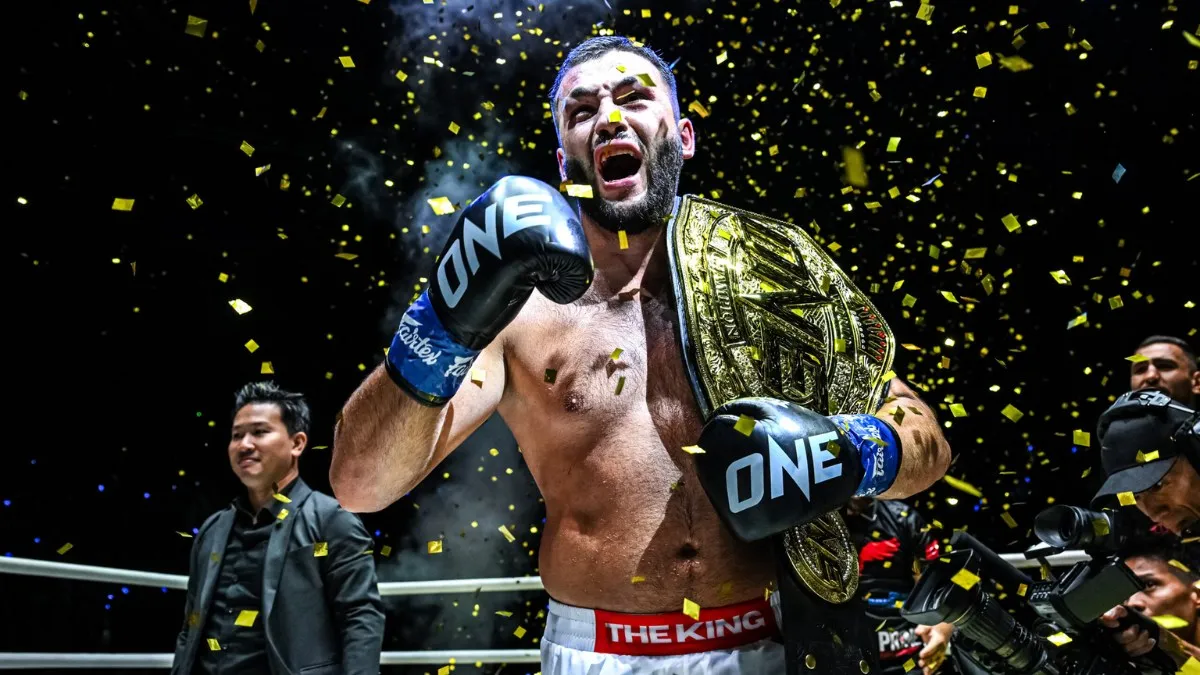Samet Agdeve Makes History, Stuns Roman Kryklia to Claim Heavyweight Kickboxing Crown
