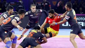 PKL 2019 : ஜெய்ப்பூரை வீழ்த்தி த்ரில் வெற்றி பெற்றது பெங்கால்.. குஜராத்தை வீழ்த்தியது யு மும்பா! 