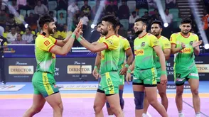 அயனின் 20-புள்ளி சாதனை, நவதீப்பின் 'ஹை ஃபைவ்': ஜெய்ப்பூரை வீழ்த்தி பாட்னா பைரேட்ஸ் அபார வெற்றி