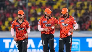 IPL 2026: ரூ.3.2 கோடி மதிப்பிலான ஆடம்பர கொகுசு காரை வாங்கிய சன்ரைசர்ஸ் வீரர்.. குடும்பத்துடன் உலா
