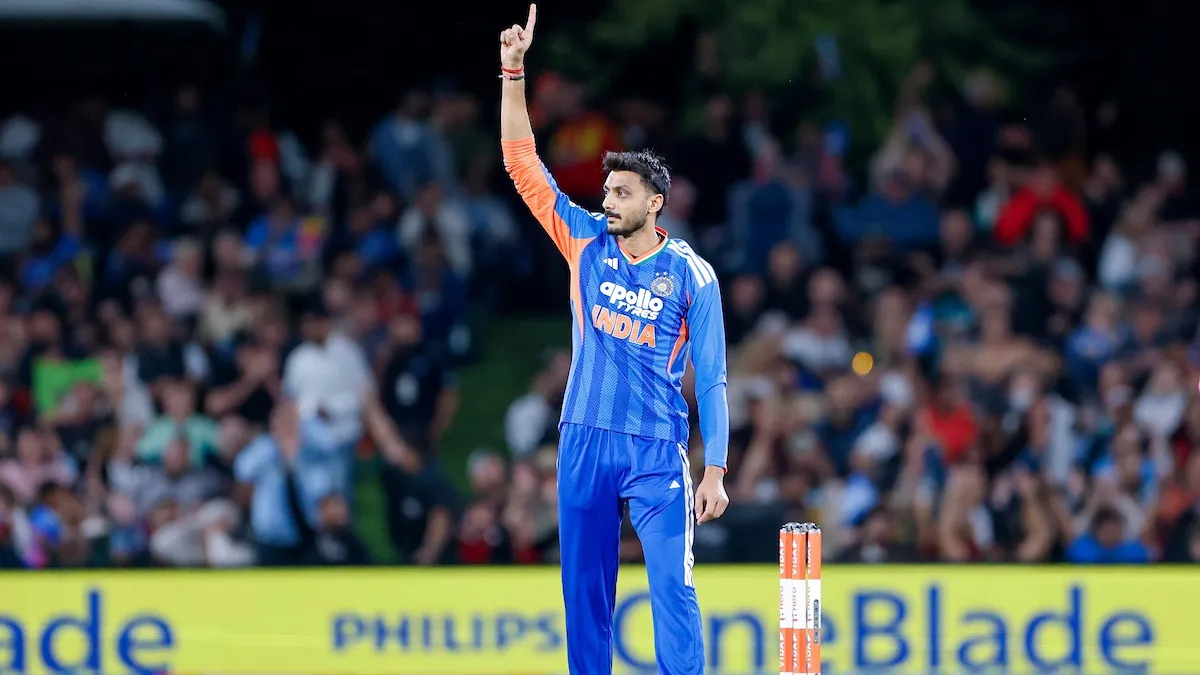 IND vs NZ: அதிரடி காட்டிய நியூசிலாந்து வீரர் ஃபின் ஆலன்.. அடிச்சு தூக்கிய  அக்சர் பட்டேல்