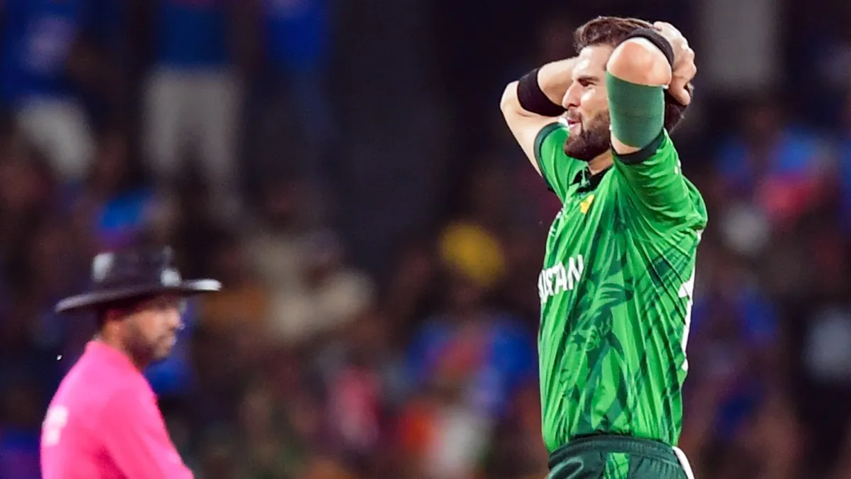 PAK vs ENG: ஷாகின் ஆப்ரிடி அபார சாதனை.. ஒருநாள் கிரிக்கெட்டில் மிட்செல் ஸ்டார்க் ரெக்கார்ட் சமன்
