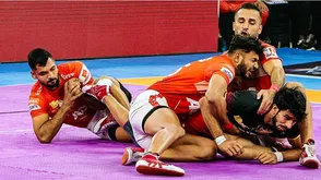 Pro Kabaddi League: గుజరాత్ జెయింట్స్ జోరు.. తమిళ్ తైలవాస్ బోణీ!